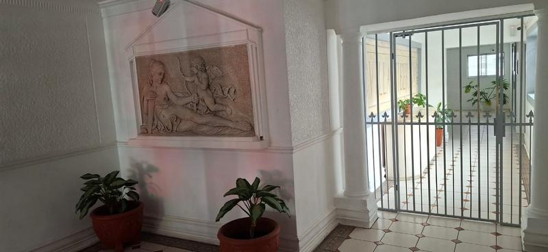 To Let 2 Bedroom Property for Rent in Sea Point Western Cape
